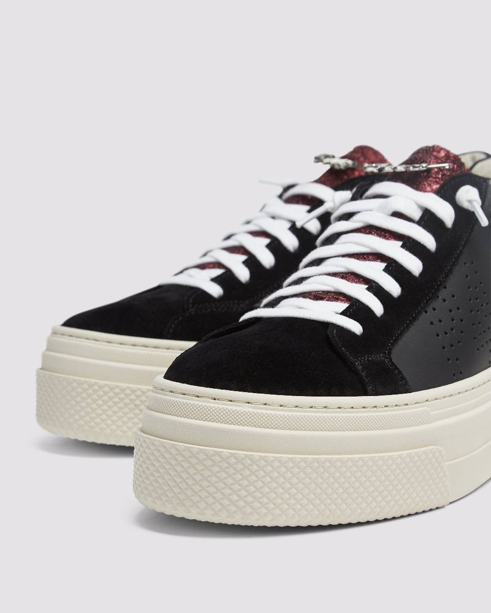 P448 Thea Platform Black/Stud Novità