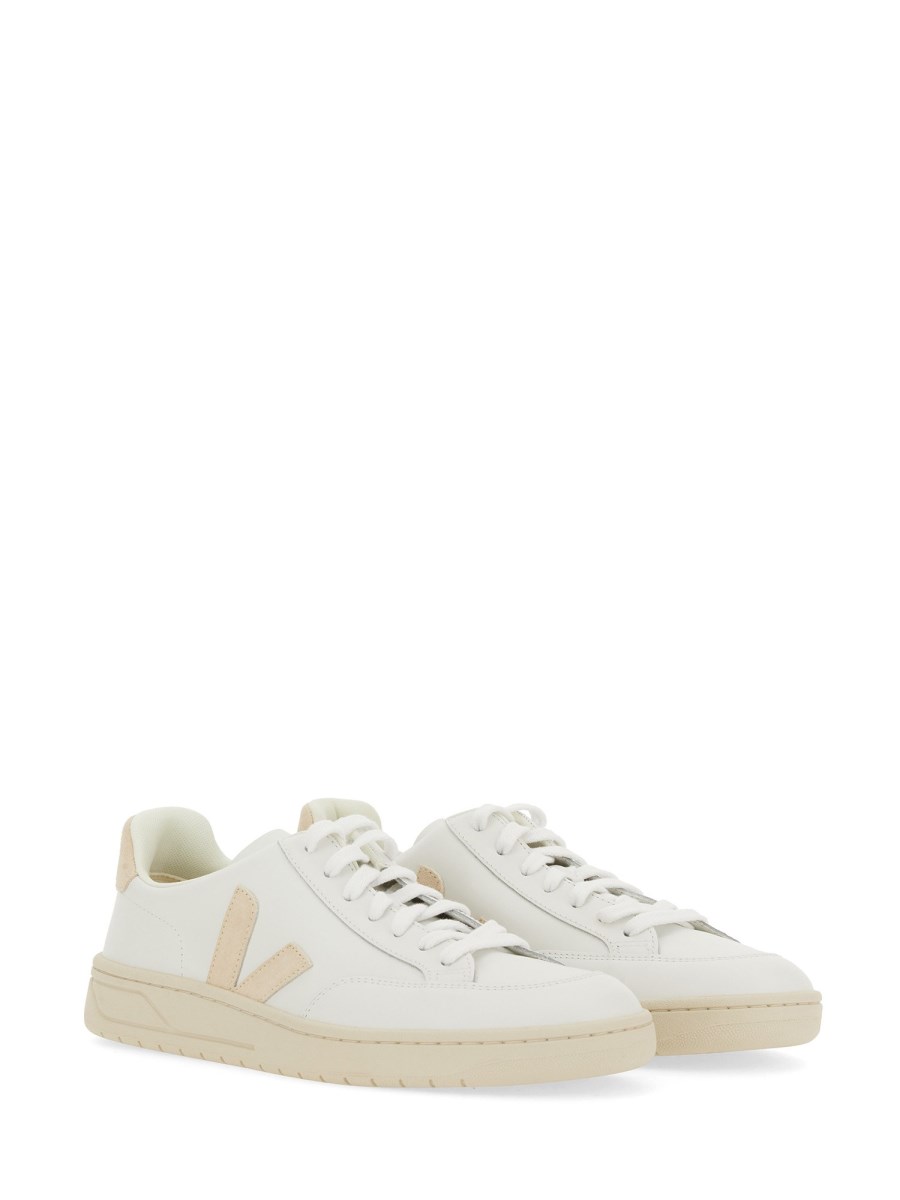 VEJA SNEAKER V-12 IN PELLE Promozione