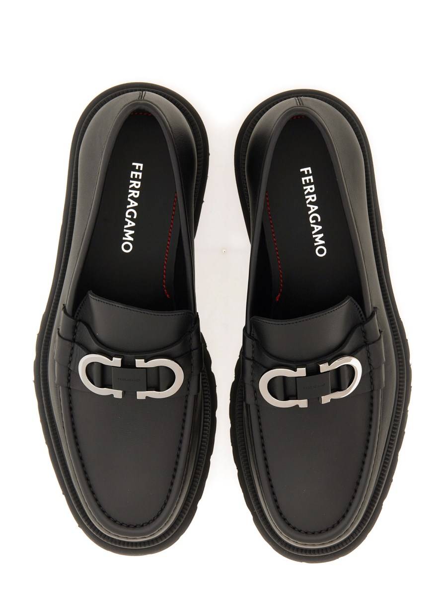 FERRAGAMO MOCASSINO ORNAMENTO GANCINI IN PELLE Soddisfazione Garantita