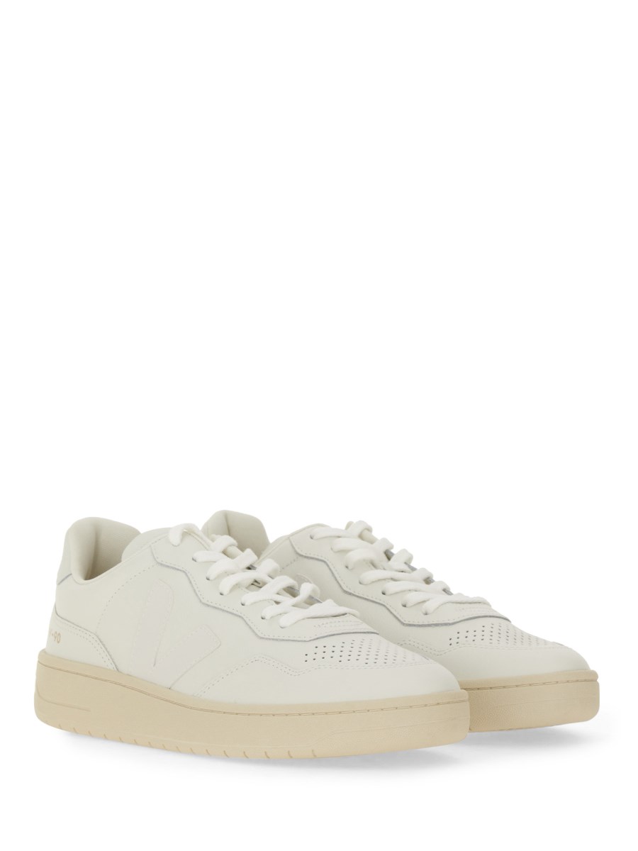VEJA SNEAKER V-90 IN PELLE Sconto