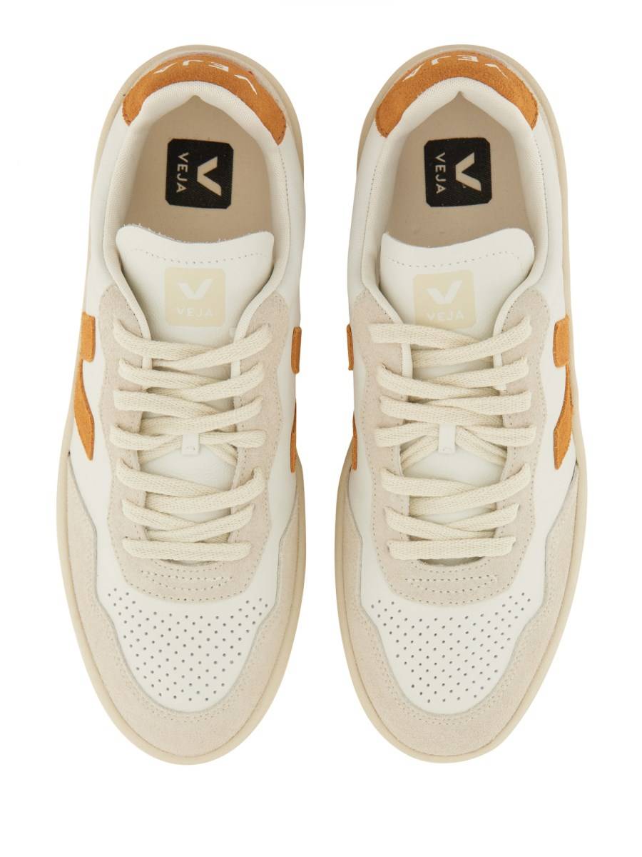 VEJA SNEAKER V-90 IN PELLE Offerta