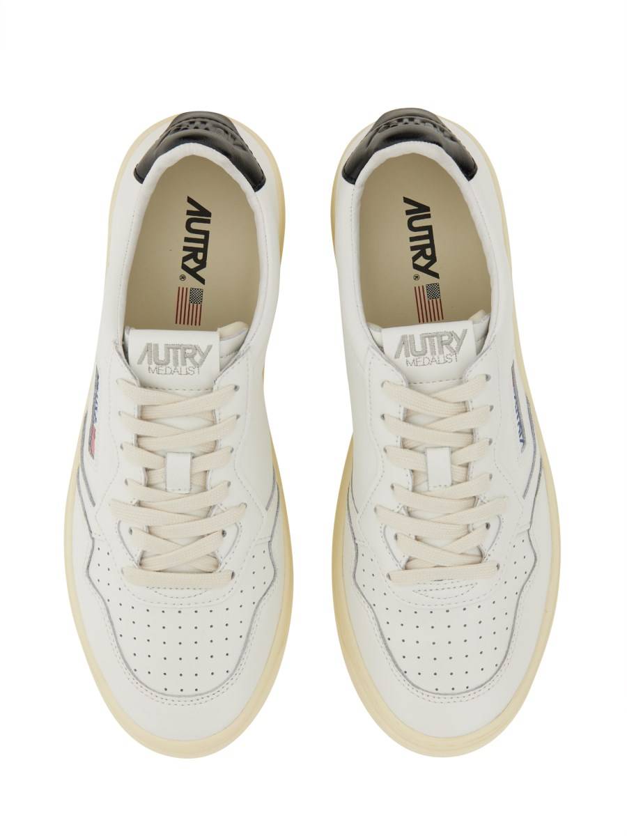 AUTRY SNEAKER MEDALIST LOW IN PELLE Offerta per la Festa della Mamma