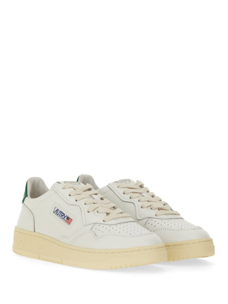 AUTRY SNEAKERS MEDALIST LOW IN PELLE Comprane uno, ottenene uno gratis