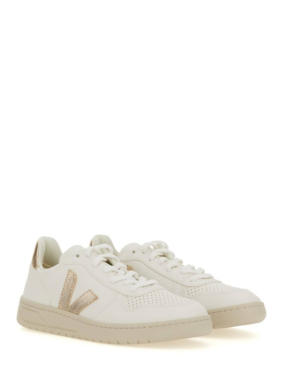 VEJA SNEAKER V-10 IN PELLE 2025