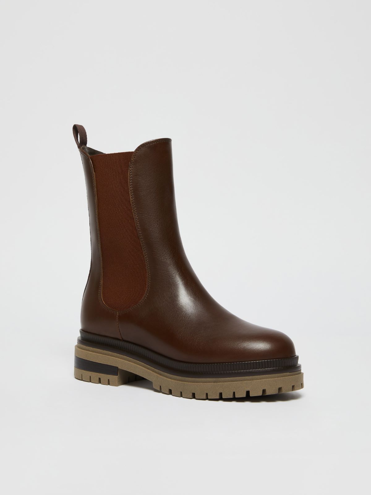 Weekend Ankle boot in pelle semilucida Offerta natalizia