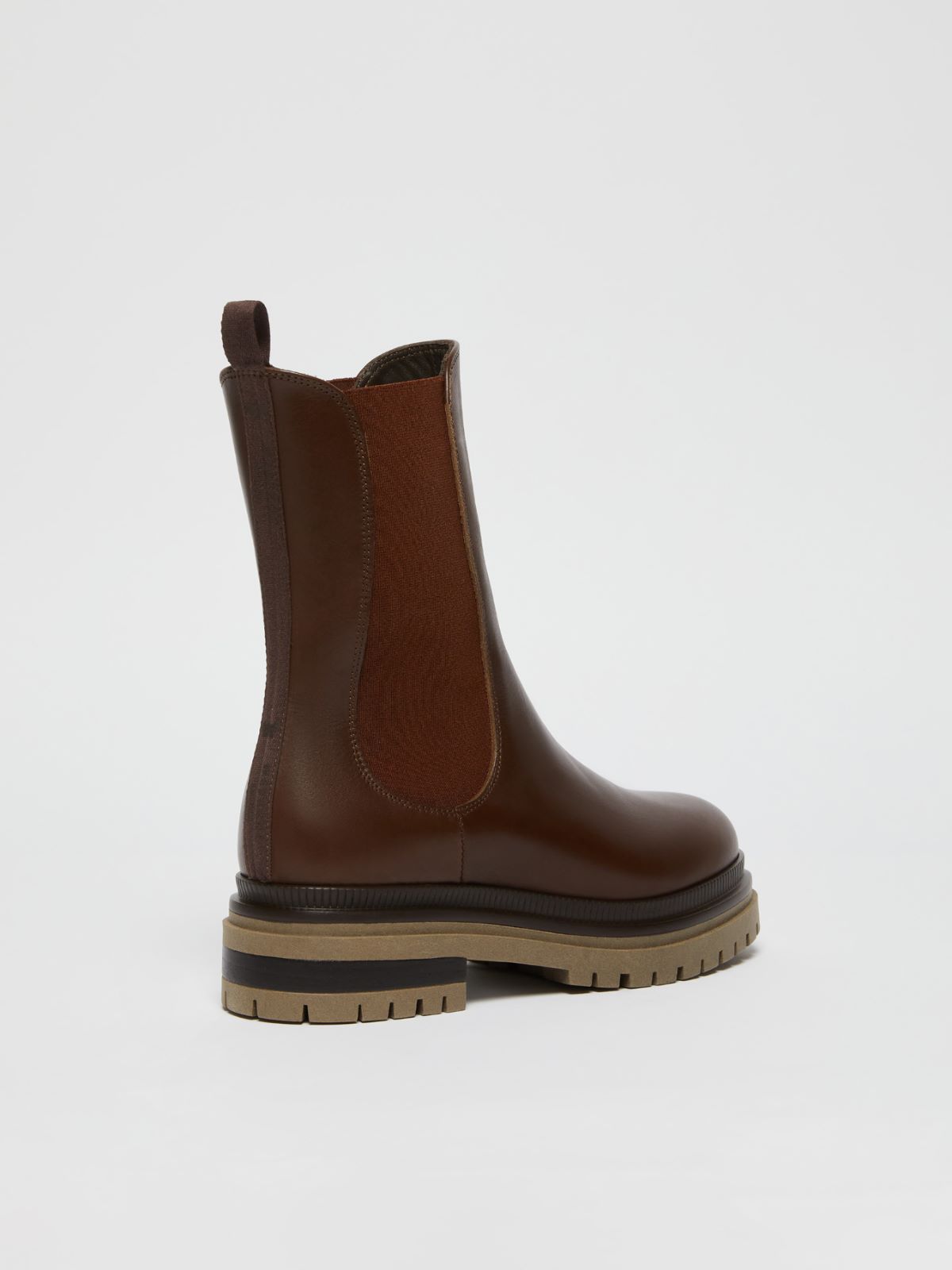 Weekend Ankle boot in pelle semilucida Offerta natalizia