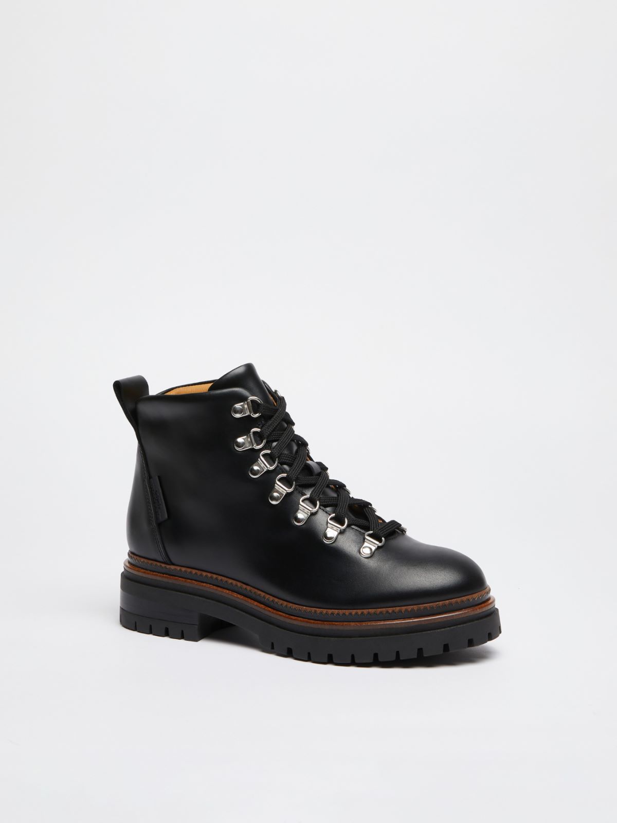 Weekend Stivaletto in cuoio Online