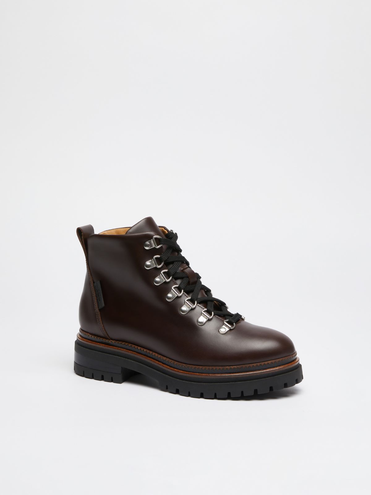 Weekend Stivaletto in cuoio Outlet